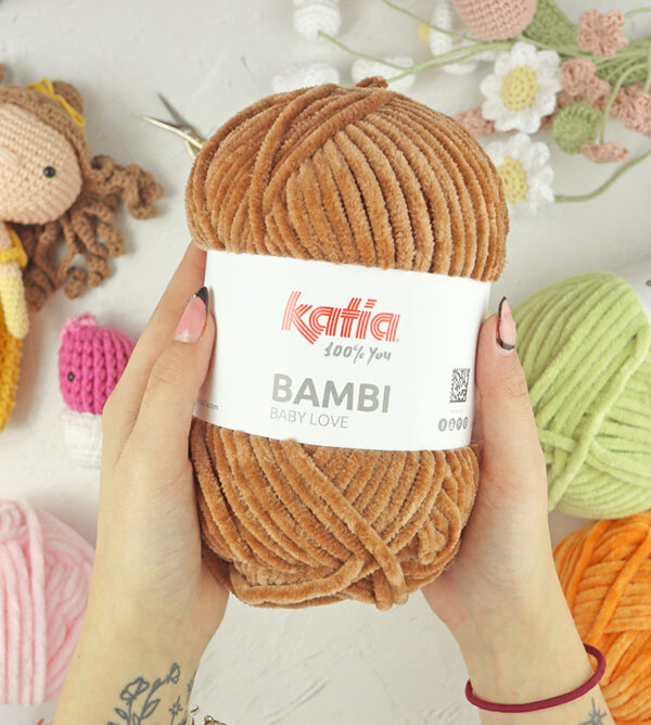 Ovillo Bambi Castaño de Katia