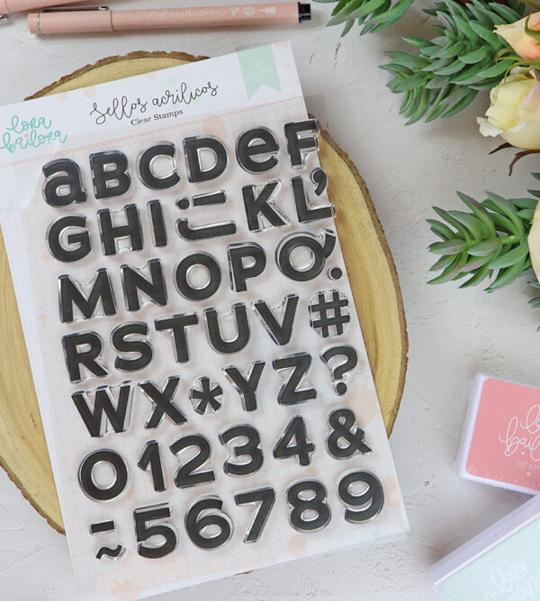 Set de sellos Abc Up&Down bold, de Lora Bailora