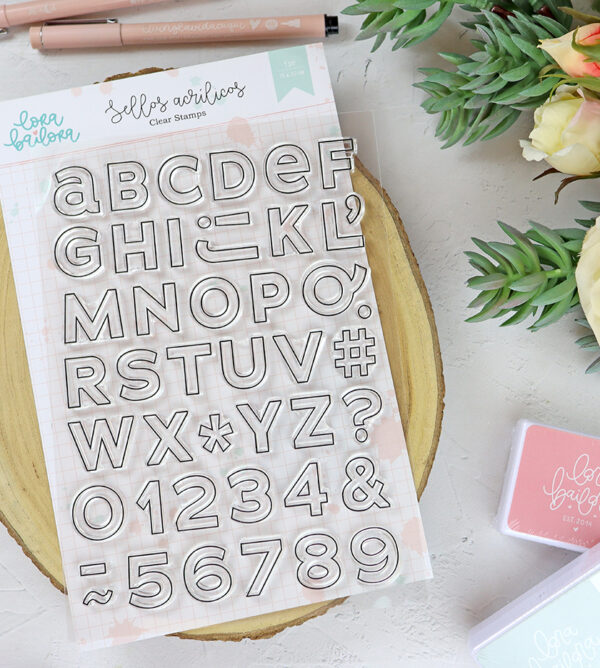 Set de sellos Abc Up&Down outlined, de Lora Bailora