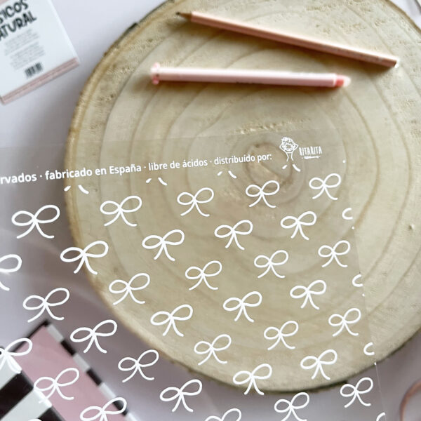 Papel acetato lazo Rita, para proyectos de scrapbooking. Diseñado por Alúa Cid