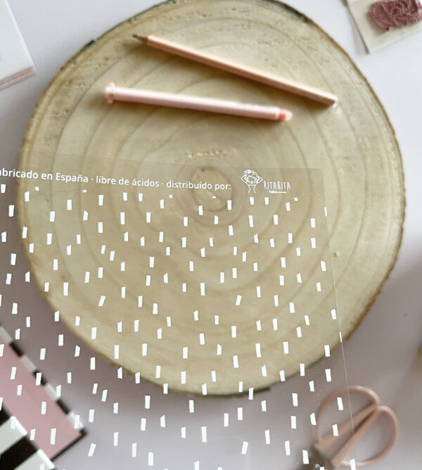 Papel acetato confetti Rita, para scrapbooking. Diseñado por Alúa Cid