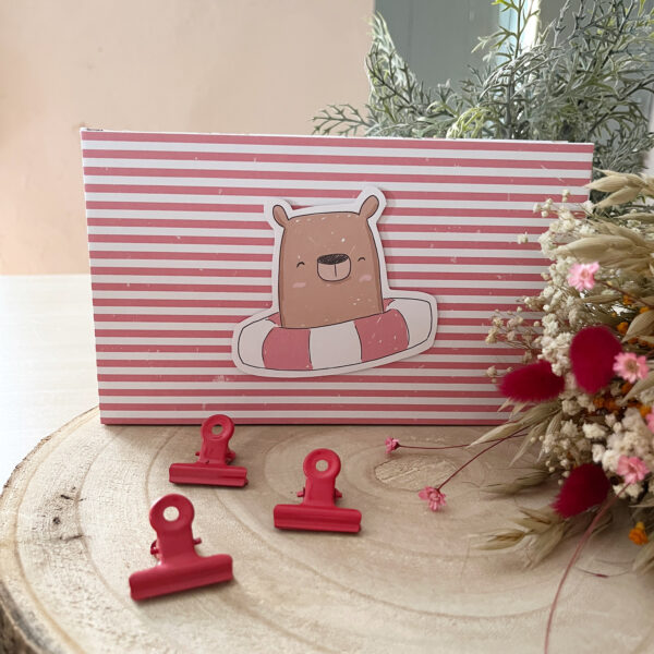 123 Taller! Hola verano, un kit con todos los papeles y decoraciones necesarias para hacer un álbum de scrapbooking. Diseñado y realizado por Alúa Cid