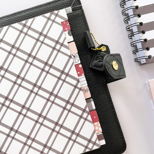Set de 12 separadores mensuales para agenda. De la colección LQY+Q, diseñada por Alúa Cid