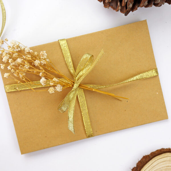 Lazo fino metalizado dorado. Para scrapbooking, manualidades y costura creativa