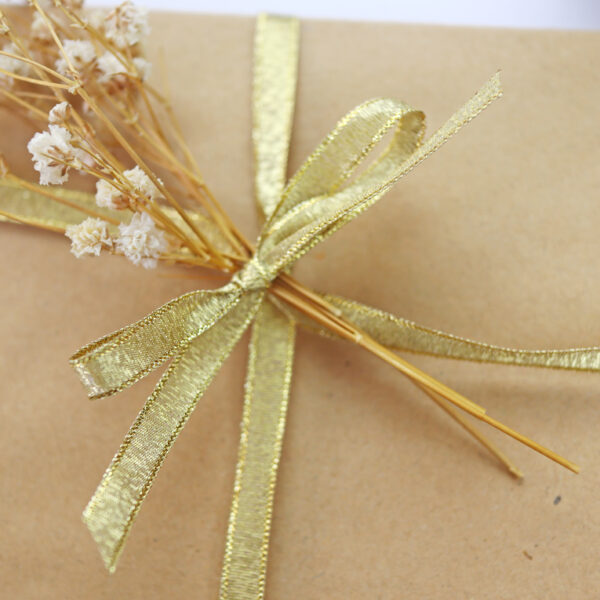 detalle lazo oro
