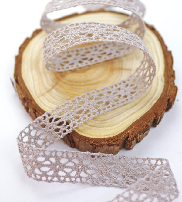 Lazo crochet color gris topo por metro. Para scrapbooking y costura creativa