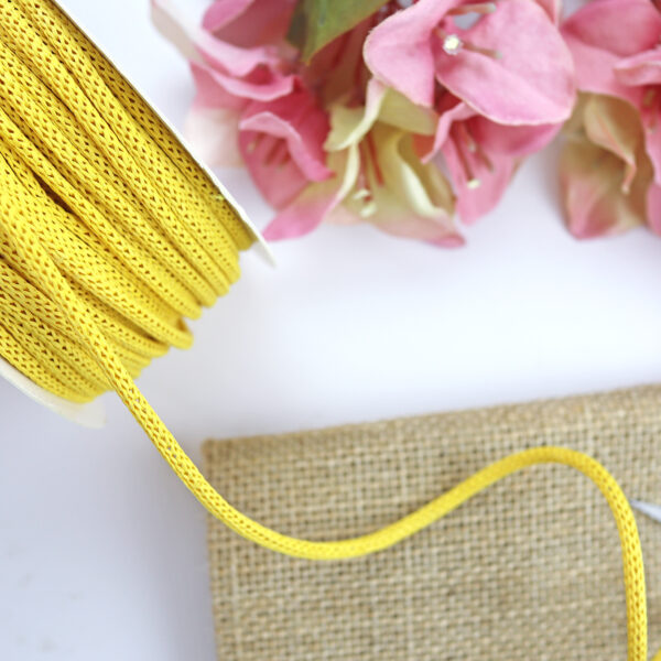 Cordón grueso Verano, de color amarillo. Para scrapbooking, costura y manualidades