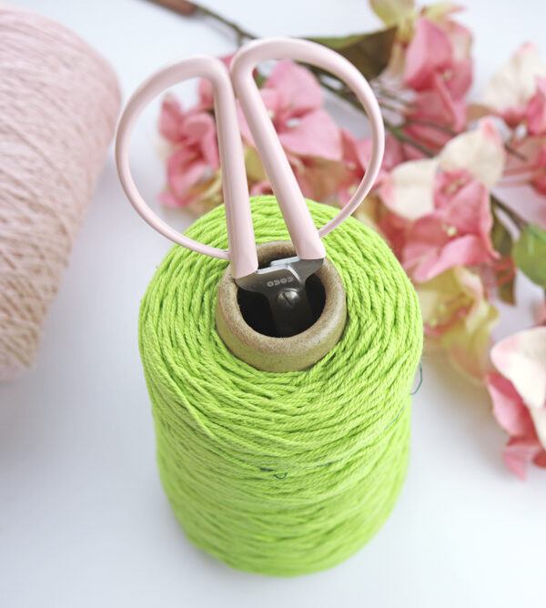 Cordón Baker twine Pistacho, de color verde chispeante. Para scrapbooking y manualidades