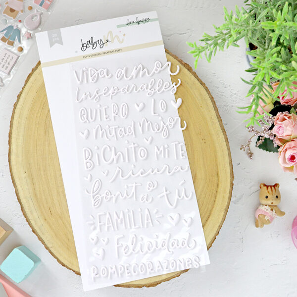 Puffys Lettering de Baby M de Lora Bailora