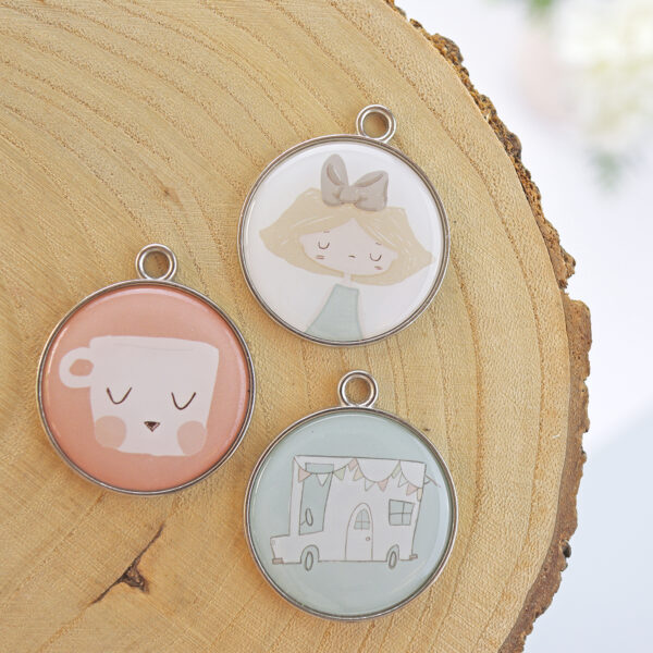 Set de charms metálicos Celia, diseñado por Alúa Cid. Para manualidades y scrapbooking