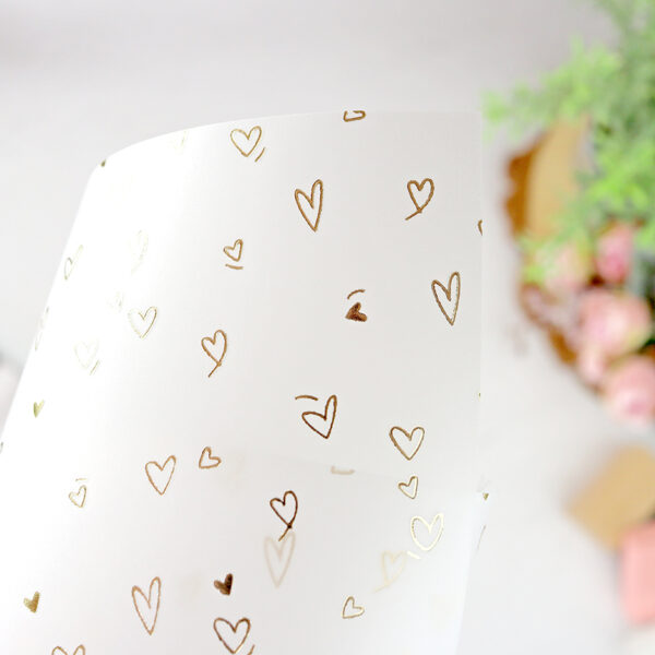 Vellum con foil Corazones de Lora Bailora - Imagen 3