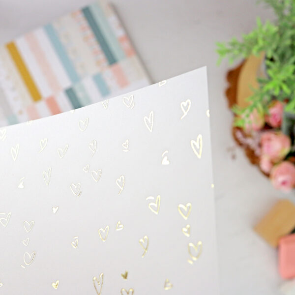 Vellum con foil Corazones de Lora Bailora - Imagen 2