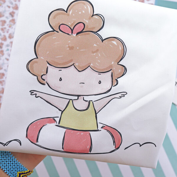Panel de tela Rita Nadadora. Pieza de 50x46 cm 100% algodón orgánico. Diseño de la ilustradora Alúa Cid
