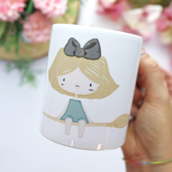 Taza de cerámica Magia, de la colección CeliAlice. Diseño de Alúa Cid