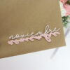 Troquel noviembre Libertad para decorar portadas de álbumes de scrapbooking. Se usa junto con una troqueladora manual. Diseño de Alúa Cid