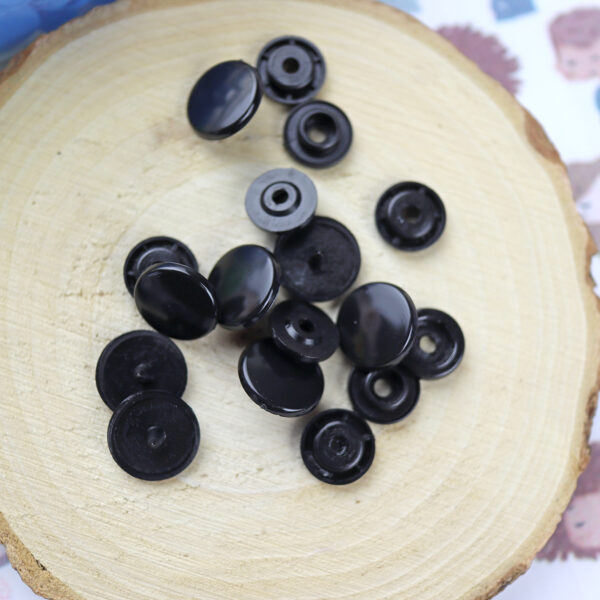 Broches plásticos de presión Negro