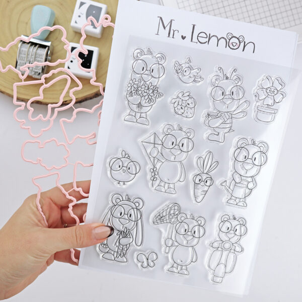 Set de sellos y troqueles Mr Lemon en en Primavera, diseñados por Andrea la gafotas y preparados por Alúa Cid. Para manualidades y scrapbooking
