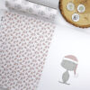 Papel laminado Feliz Dadivan!, de la colección navideña Dadivan. Mide32x45 cm y sirve para forrar proyectos y álbumes. Diseño de la ilustradora Alúa Cid