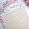 Papel laminado Punto de Cruz, de la colección la Sra Lola, para encuadernación y scrapbooking. Diseño de Alúa Cid