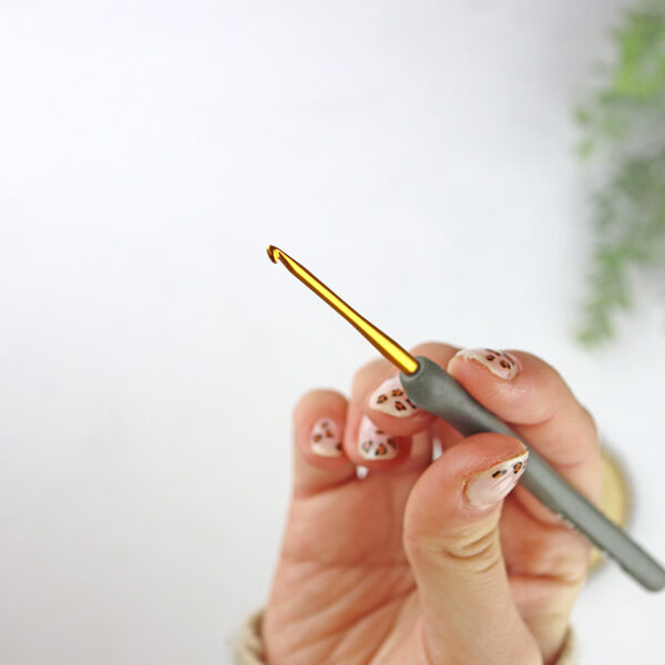 Ganchillo Gold 2.20 mm, de Tulip - Imagen 3