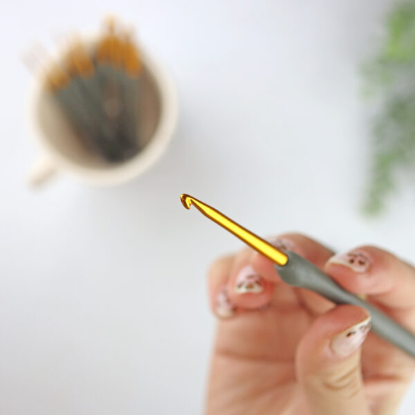 Ganchillo Gold 3.00 mm, de Tulip - Imagen 3