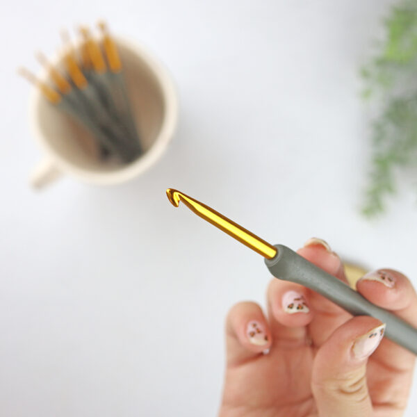 Ganchillo Gold 4.00 mm, de Tulip - Imagen 3
