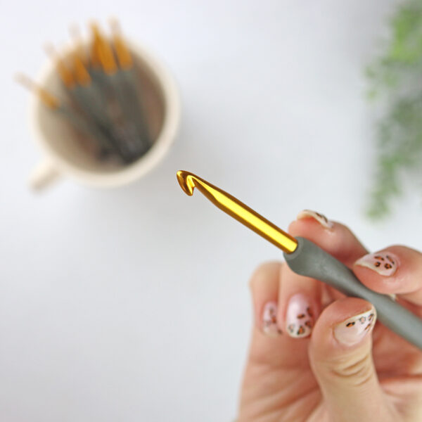 Ganchillo Gold 5.00 mm, de Tulip - Imagen 3