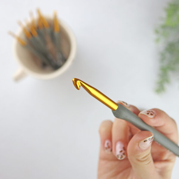 Ganchillo Gold 6.00 mm, de Tulip - Imagen 3