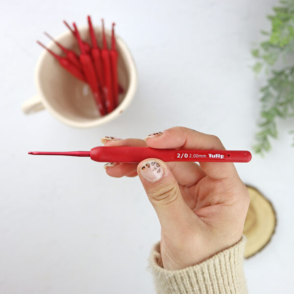 Ganchillo Rojo 2.00 mm, de Tulip