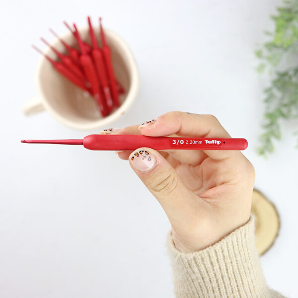 Ganchillo Rojo 2.20 mm, de Tulip