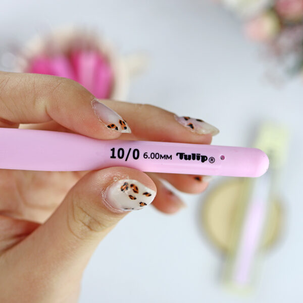 Ganchillo Rosa 6.00 mm, de Tulip - Imagen 4