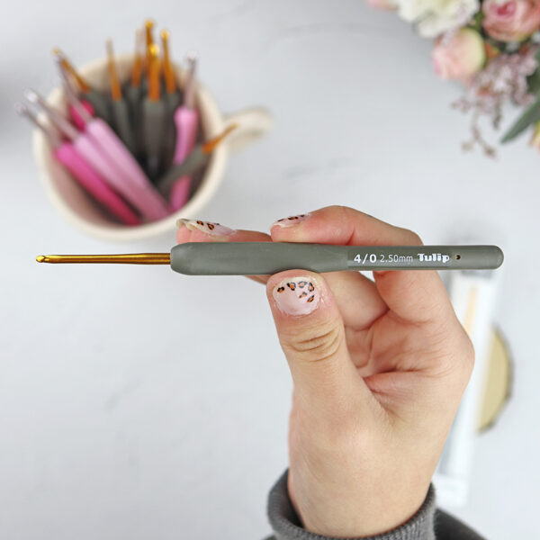 Ganchillo Gold 2.50 mm, de Tulip