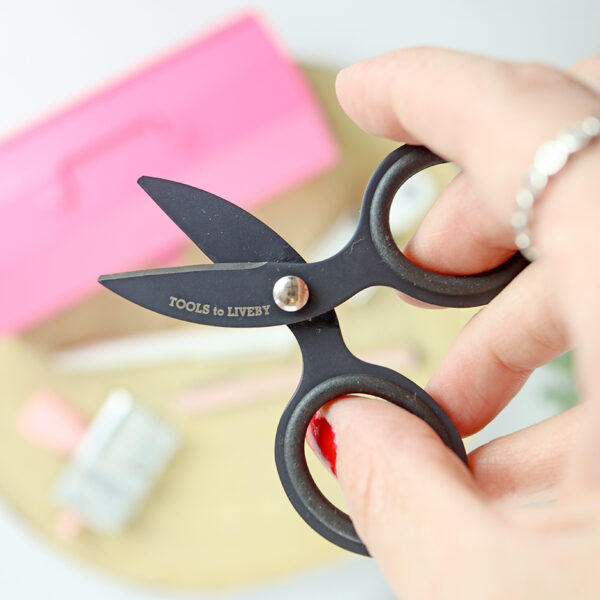 Mini tijera negra, de Tools to Liveby - Imagen 3