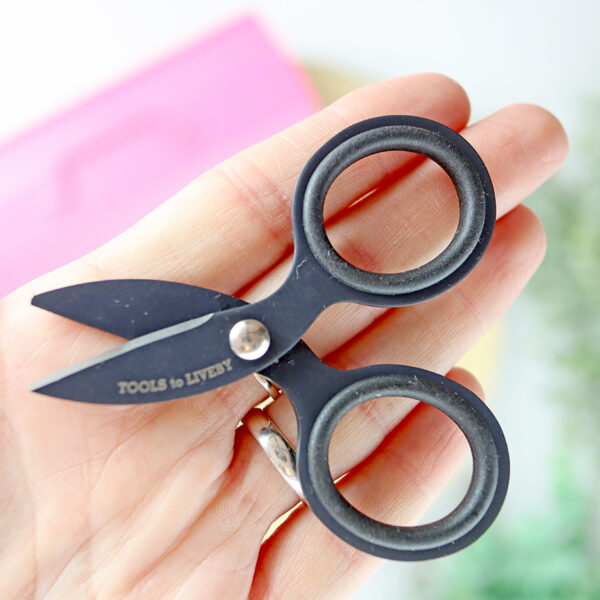 Mini tijera negra, de Tools to Liveby - Imagen 5