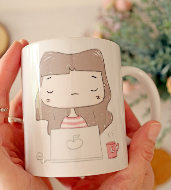 Taza Un cafeíto y al lío de Alúa Cid