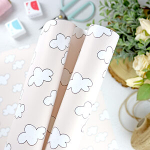 Pliego de papel de regalo En las nubes. Diseño e ilustraciones de Alúa Cid