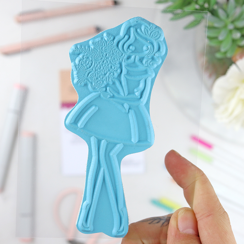 Sello Curvy Girl Can buy herself Flowers de Stamping Bella - Imagen 3