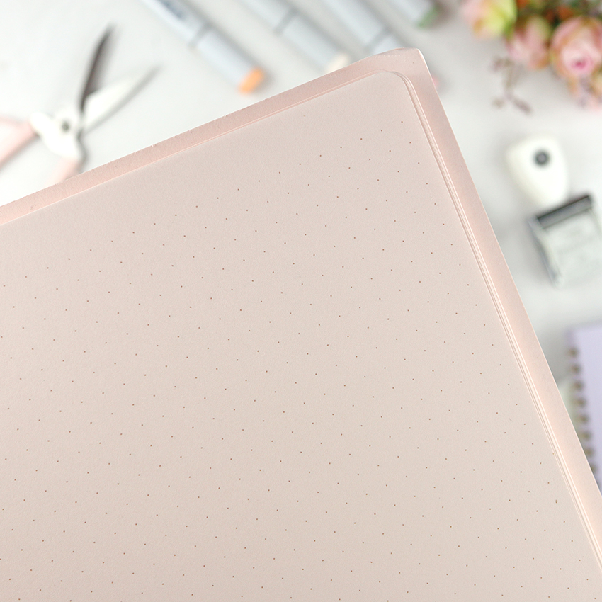 Cuaderno A5 punteado Rosa de Midori - Imagen 4